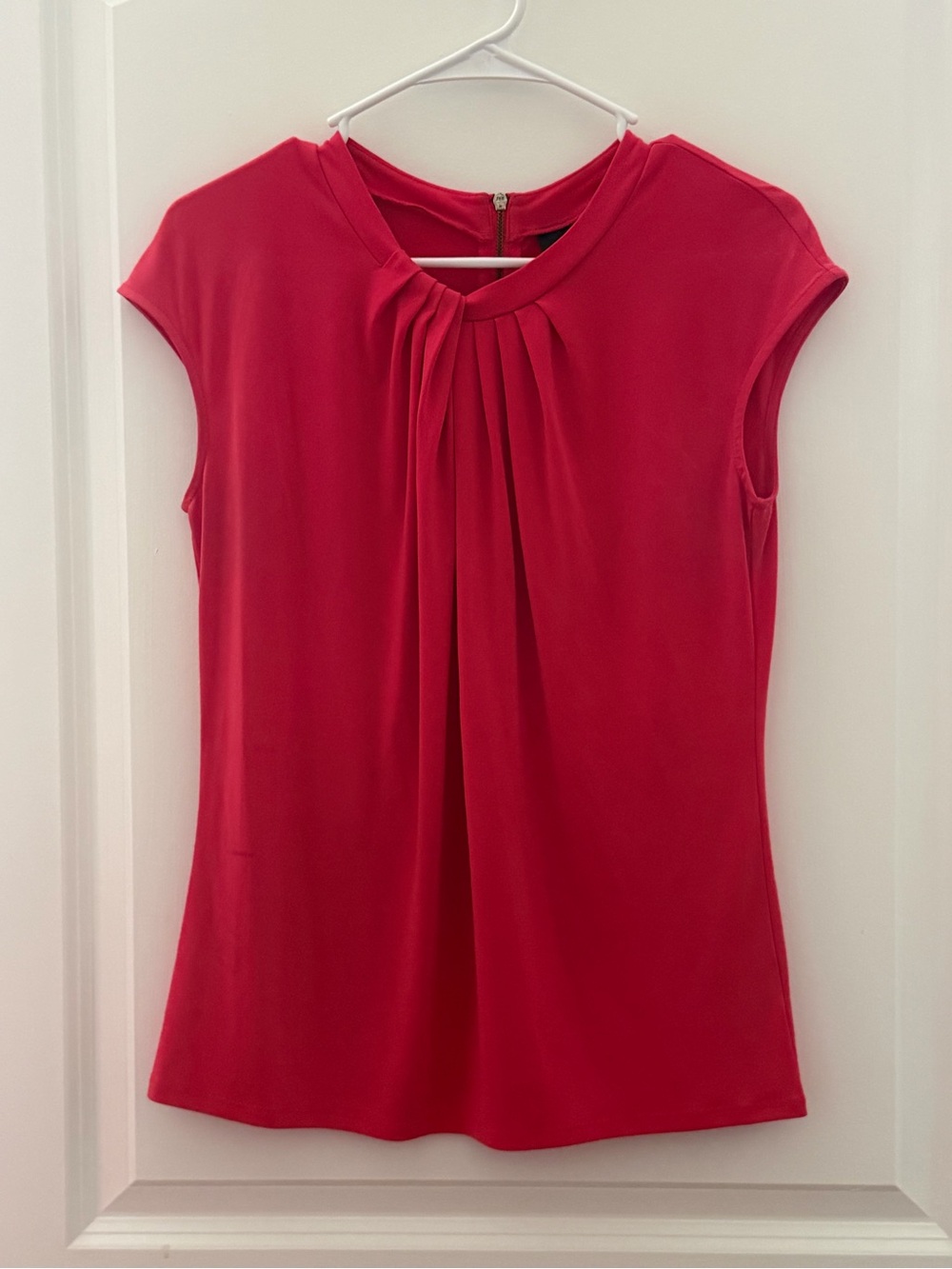 Coral Pleated Cap-Sleeve Women's Top and Capri Pant Set
